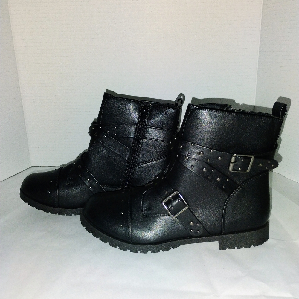 NWT Fabkids Black Size 6 Boots w/ Silver Studs